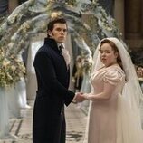 Nicola Coughlan y Luke Newton en el 3x07 de 'Bridgerton'