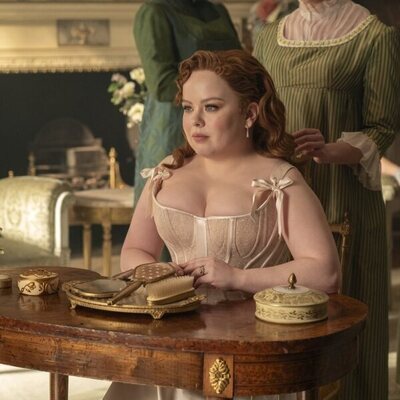 Nicola Coughlan en el 'De la mano' de 'Bridgerton'