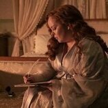 Still de Nicola Coughlan en el 'De la mano' de 'Bridgerton'