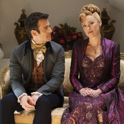 Hannah New y Luke Thompson en el 3x07 de 'Bridgerton'