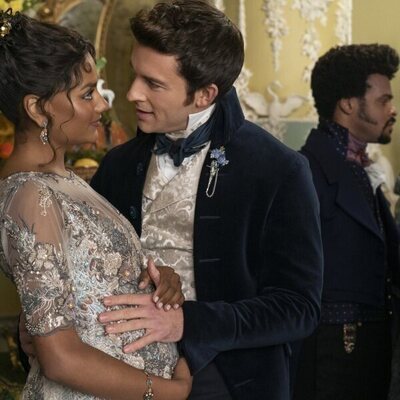 Jonathan Bailey y Simone Ashley en el 3x07 de 'Bridgerton'