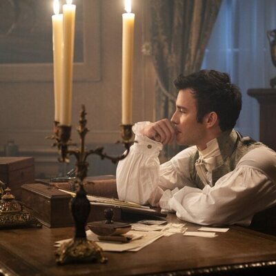 Luke Thompson en 3x07 'De la mano' de 'Los Bridgerton'
