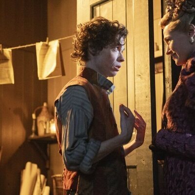 Jessica Madsen en el 'De la mano' de 'Bridgerton'