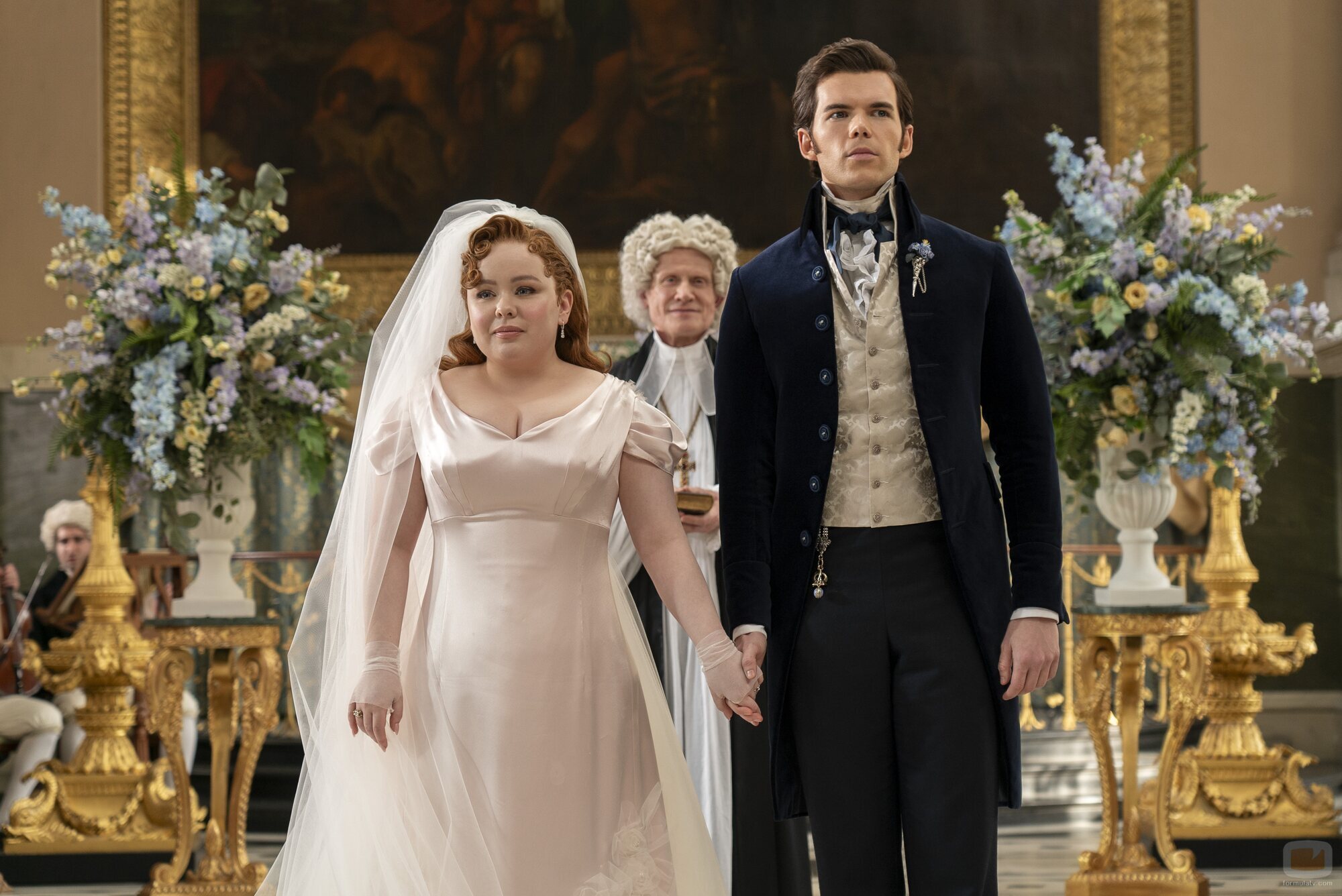 Imagen de Nicola Coughlan y Luke Newton en la temporada 3 y el capítulo 07 de 'Los Bridgerton'