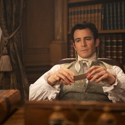 Luke Thompson en 'De la mano' de 'Los Bridgerton'