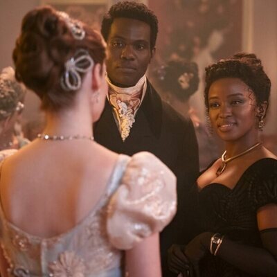Hannah Dodd y Victor Alli en la temporada 3 y el capítulo 08 de 'Los Bridgerton'