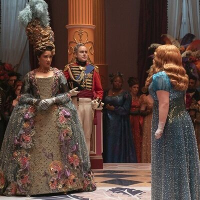 Nicola Coughlan y Golda Rosheuvel en 'A las claras' de 'Los Bridgerton'