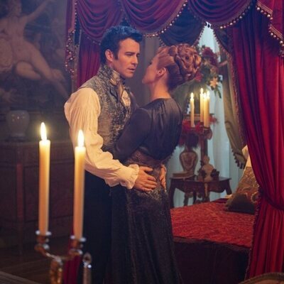 Hannah New y Luke Thompson en 3x08 'A las claras' de 'Los Bridgerton'