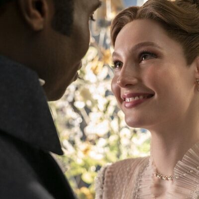 Hannah Dodd y Victor Alli en Capítulo 8 titulado 'A las claras' de 'Los Bridgerton'