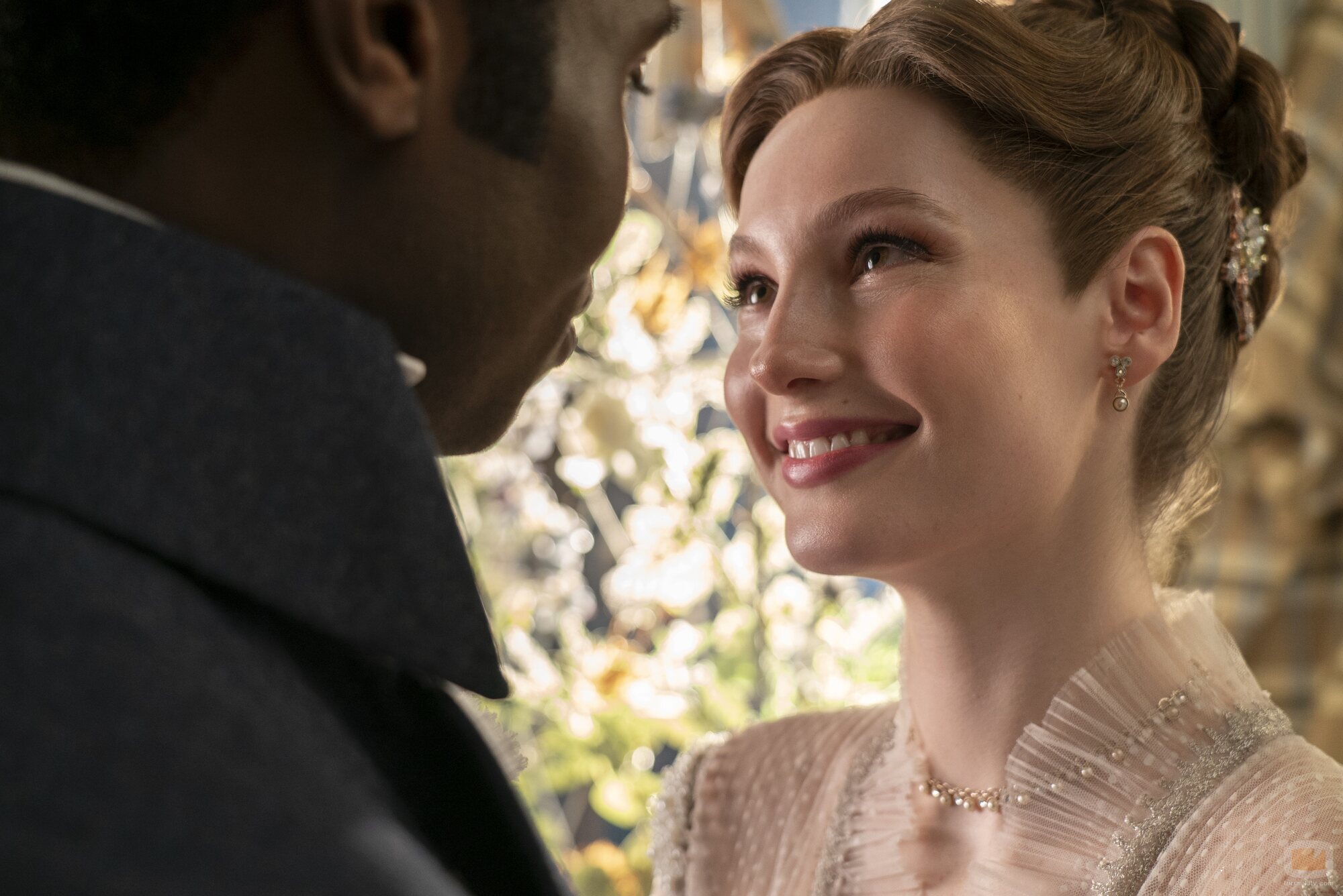 Hannah Dodd y Victor Alli en Capítulo 8 titulado 'A las claras' de 'Los Bridgerton'