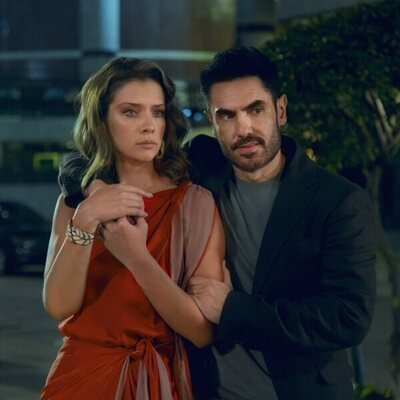 Carolina Miranda y Lincoln Palomeque en 'La chica que sabía demasiado' de 'Perfil Falso'