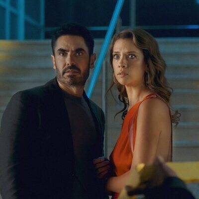Carolina Miranda y Lincoln Palomeque en Capítulo 6 titulado 'La chica que sabía demasiado' de 'Perfil Falso'