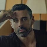 Emmanuel Esparza en 2x10 titulado 'La sangre y la esperanza' de 'Perfil Falso'