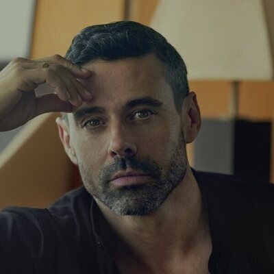 Emmanuel Esparza en 2x10 titulado 'La sangre y la esperanza' de 'Perfil Falso'