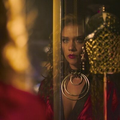 Foto de Carolina Miranda en 2x06 'La chica que sabía demasiado' de 'Perfil Falso'