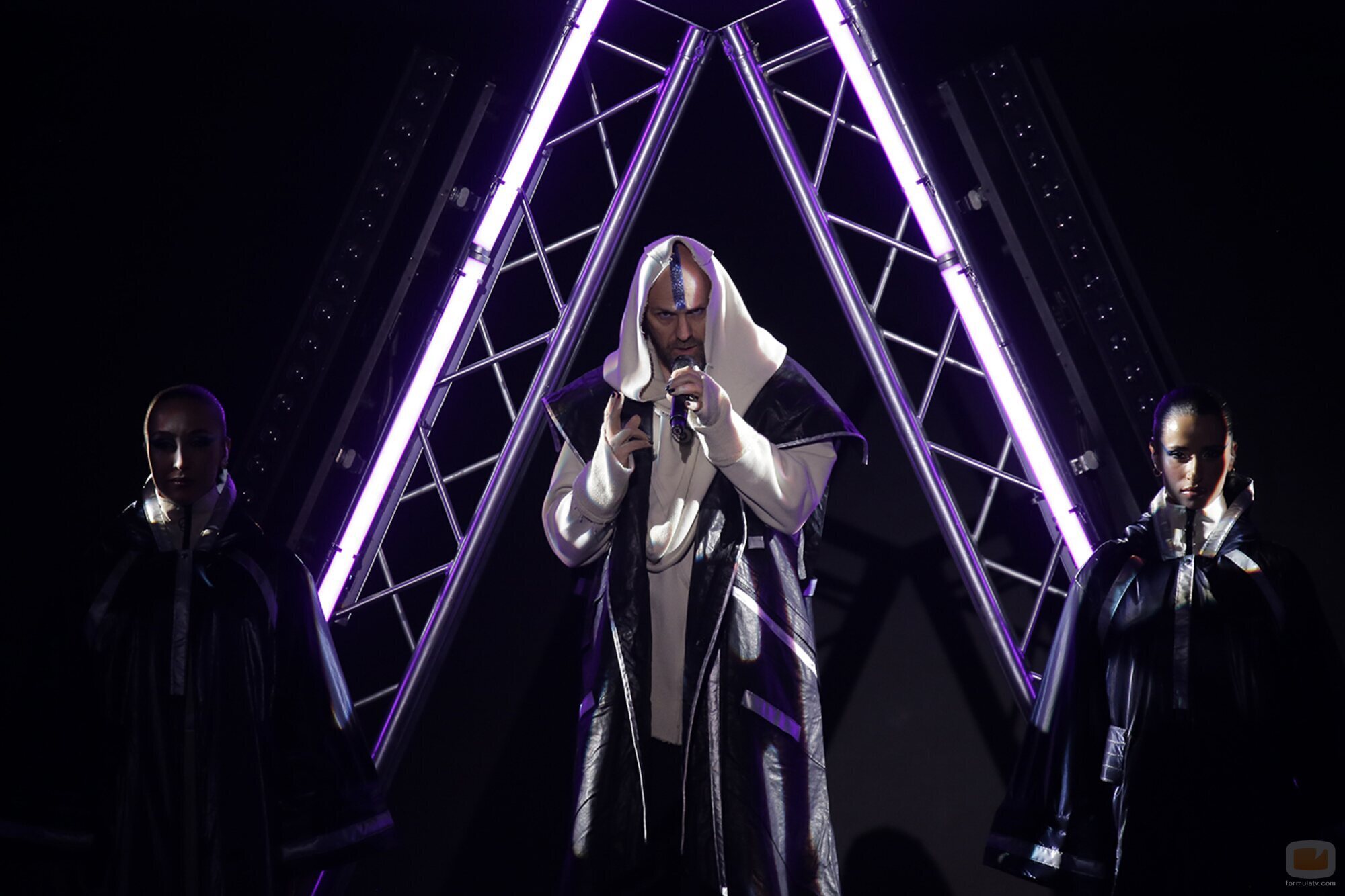 Mawot interpreta 'Raggio di Sole' en el Benidorm Fest 2025