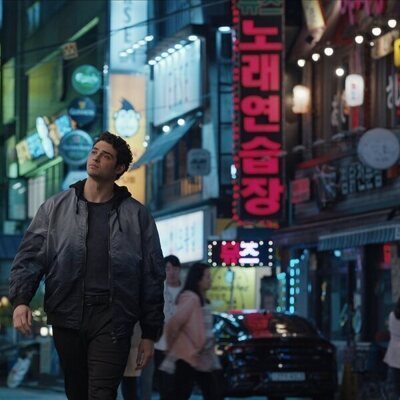 Foto de Noah Centineo en 2x01 titulado 'N.E.U.H.E.A.' de 'El nuevo empleado'