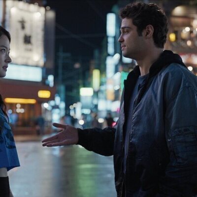 Noah Centineo en el 2x01 de 'El nuevo empleado'