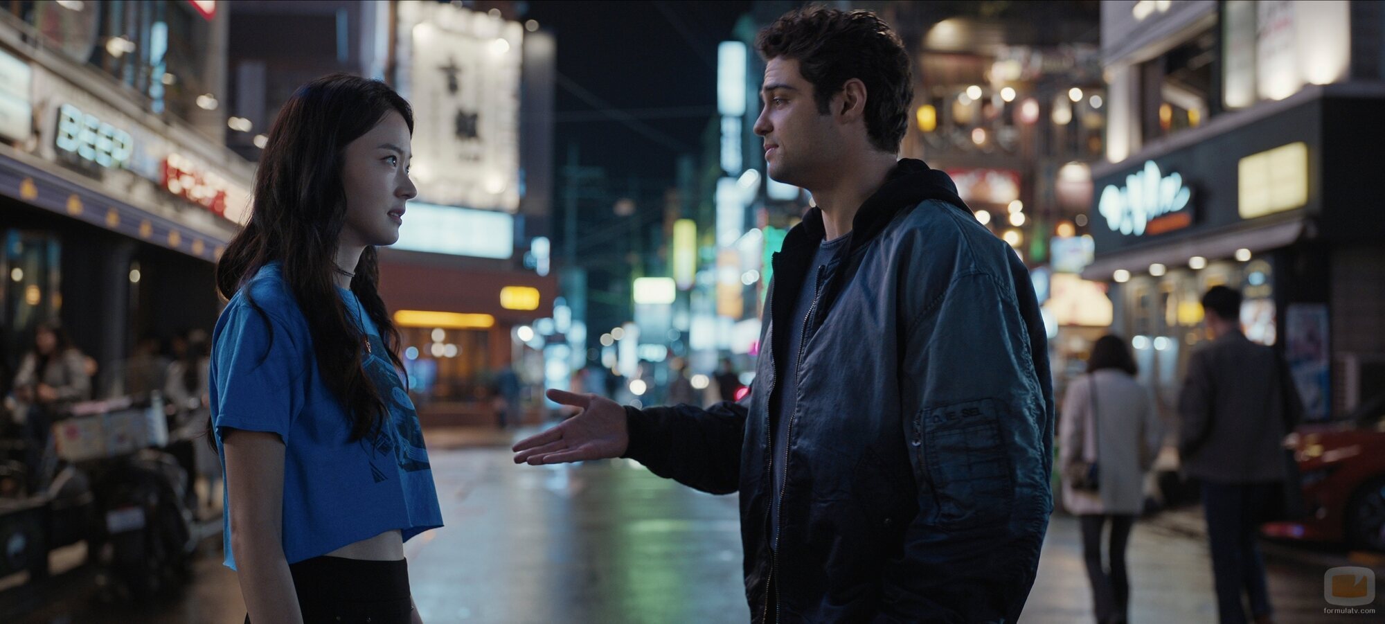 Noah Centineo en el 2x01 de 'El nuevo empleado'