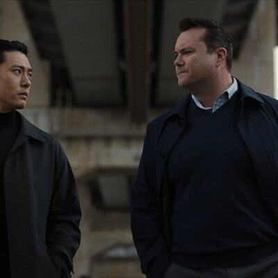 Kristian Bruun y Teo Yoo en 'S.Q.E.U.C.E.L.P.D.P.' de 'El nuevo empleado'