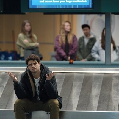 Noah Centineo en la temporada 2 y el capítulo 04 de 'El nuevo empleado'