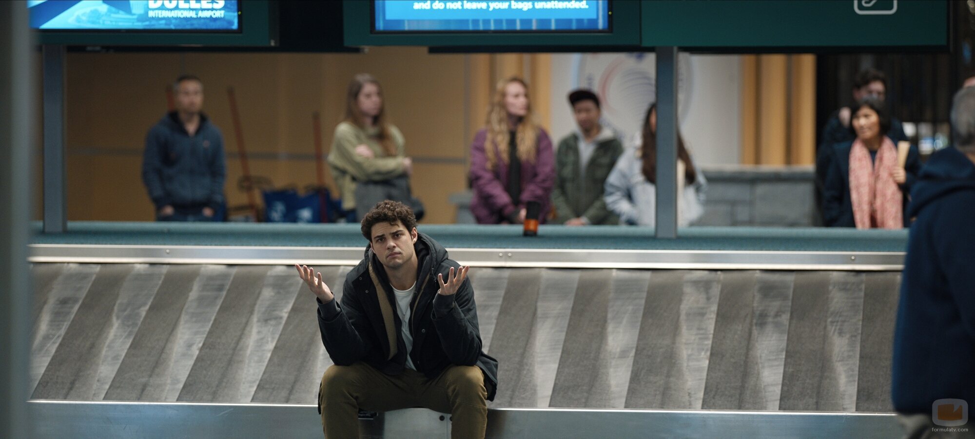 Noah Centineo en la temporada 2 y el capítulo 04 de 'El nuevo empleado'