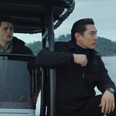 Noah Centineo y Teo Yoo en Capítulo 6 titulado 'N.Q.E.M.P.D.' de 'El nuevo empleado'