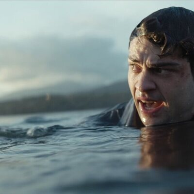 Noah Centineo en la temporada 2 y el capítulo 06 de 'El nuevo empleado'