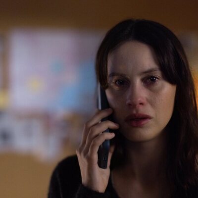 Milena Smit en Capítulo 1 titulado 'Episodio 1' de 'La chica de nieve'