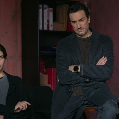 Miki Esparbé y Milena Smit en 2x04 'Episodio 4' de 'La chica de nieve'