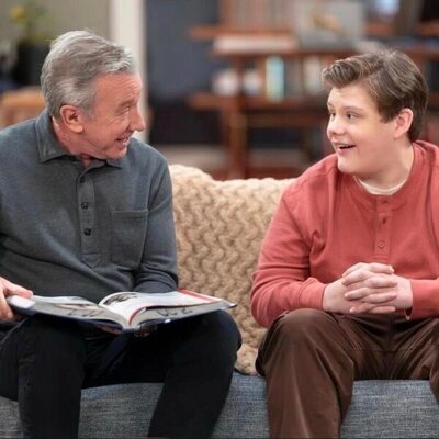 Tim Allen y Maxwell Simkins en el 1x02 de 'Shifting Gears'