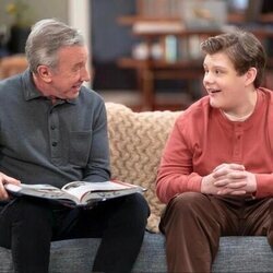 Tim Allen y Maxwell Simkins en el 1x02 de 'Shifting Gears'