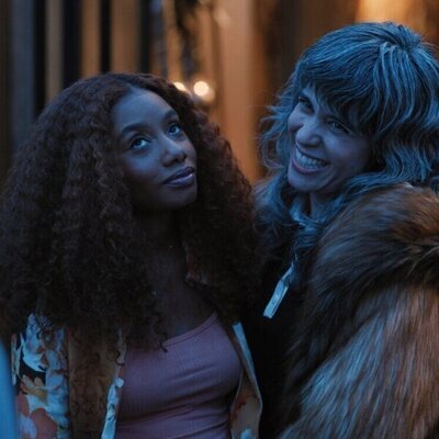 Imani Hakim y Ashly Burch en 'Avances' de 'Mythic Quest: Raven's Banquet'
