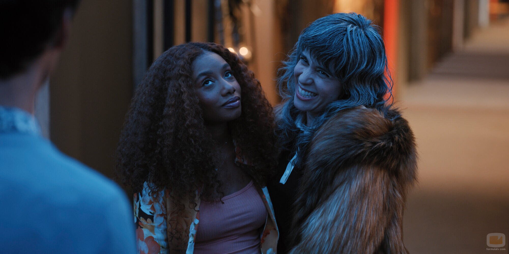 Imani Hakim y Ashly Burch en 'Avances' de 'Mythic Quest: Raven's Banquet'