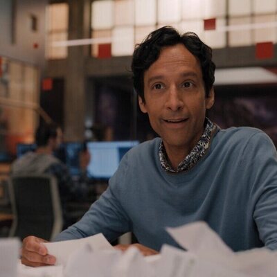 Danny Pudi en el 4x03 de 'Mythic Quest: Raven's Banquet'