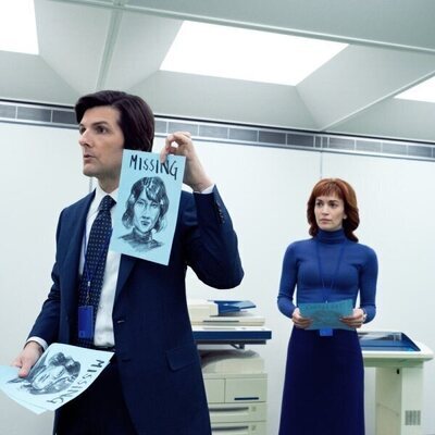 Adam Scott y Britt Lower en la temporada 2 y el capítulo 03 de 'Separación'