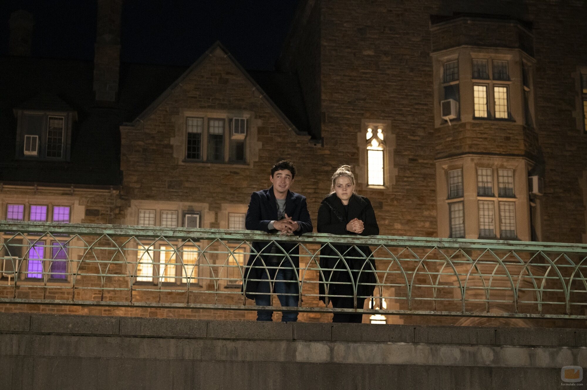 Gavin Leatherwood y Reneé Rapp en 'Bienvenidos a la Universidad de Essex' de 'La vida sexual de las universitarias'