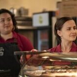 Pauline Chalamet y Ilia Isorelýs Paulino en 'Bienvenidos a la Universidad de Essex' de 'La vida sexual de las universitarias'