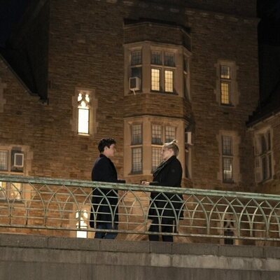 Gavin Leatherwood y Reneé Rapp en Capítulo 1 titulado 'Bienvenidos a la Universidad de Essex' de 'La vida sexual de las universitarias'