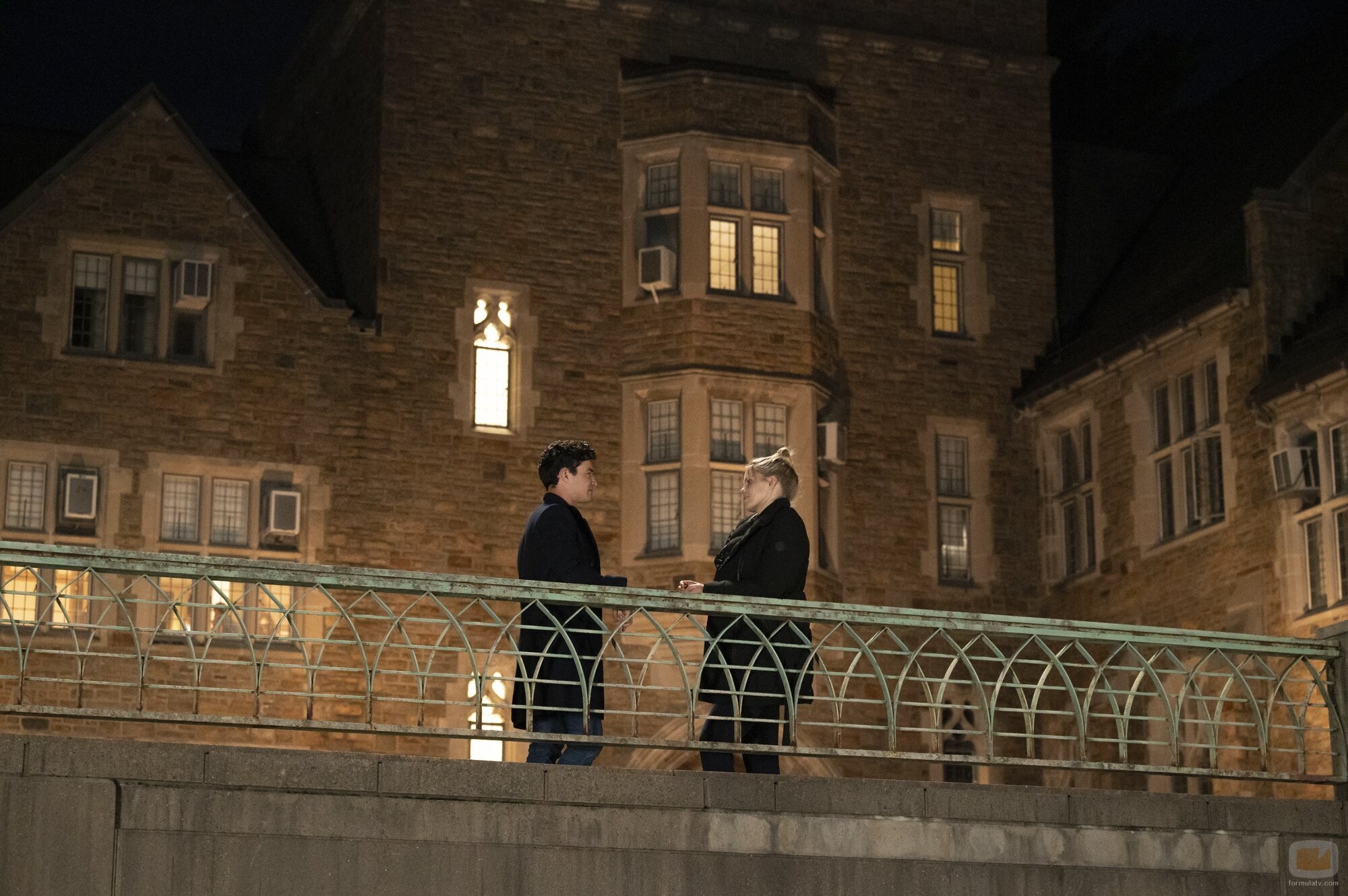 Gavin Leatherwood y Reneé Rapp en Capítulo 1 titulado 'Bienvenidos a la Universidad de Essex' de 'La vida sexual de las universitarias'