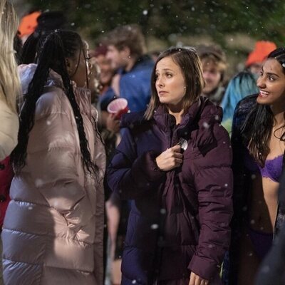 2x01 de 'The Sex Lives of College Girls'