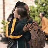 Pauline Chalamet y Alyah Chanelle Scott en el 2x01 de 'The Sex Lives of College Girls'