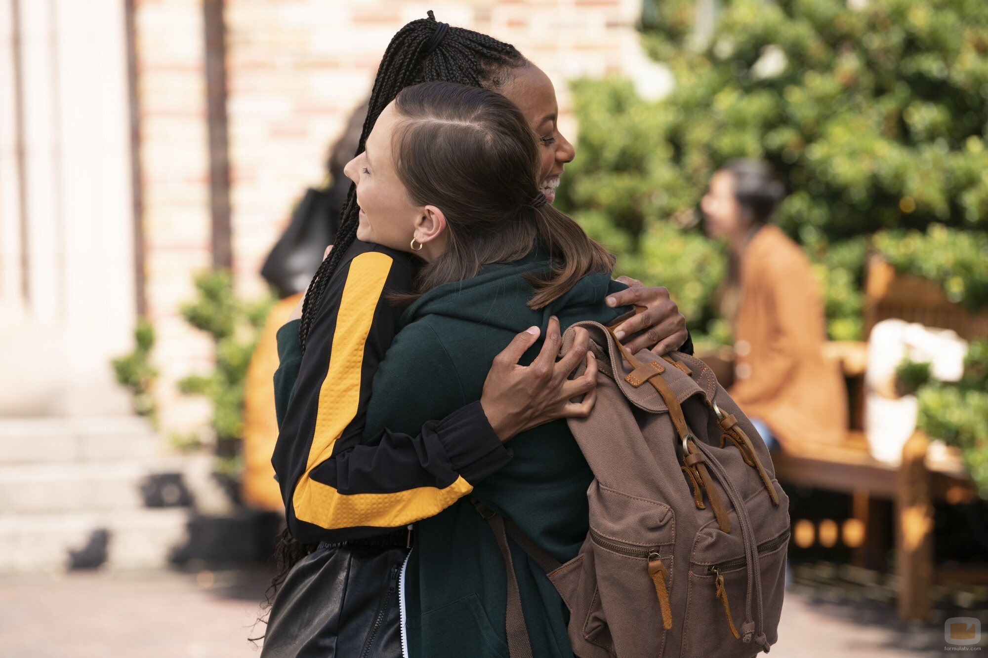 Pauline Chalamet y Alyah Chanelle Scott en el 2x01 de 'The Sex Lives of College Girls'