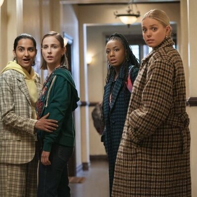 Imagen de 2x01 titulado 'Se acerca el invierno' de 'La vida sexual de las universitarias'