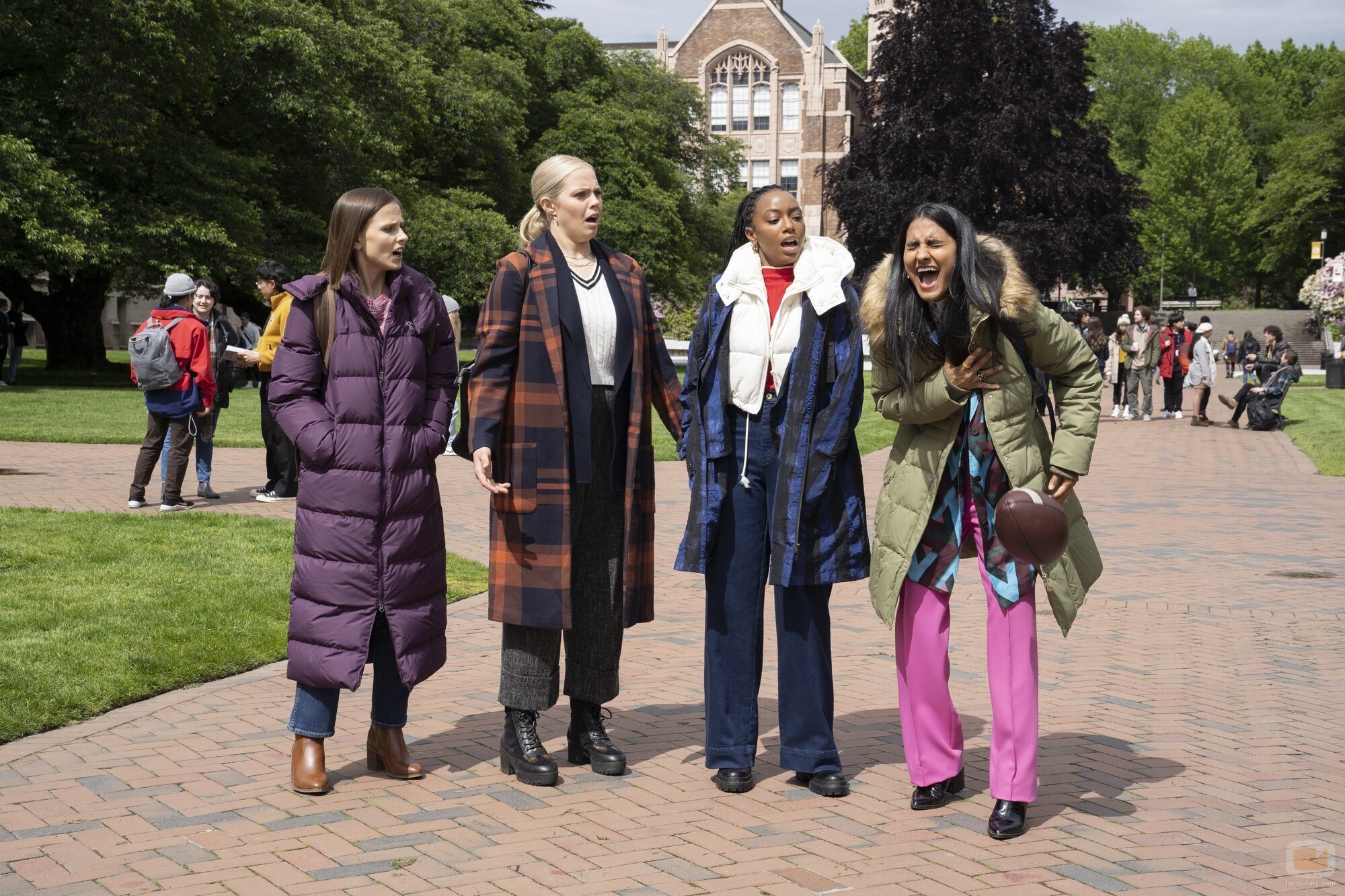 Escena de 'Se acerca el invierno' de 'The Sex Lives of College Girls'