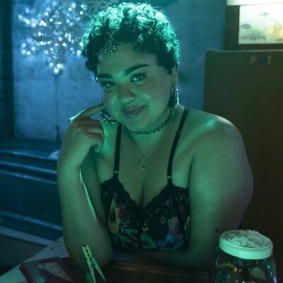 Ilia Isorelýs Paulino en el 2x01 de 'The Sex Lives of College Girls'