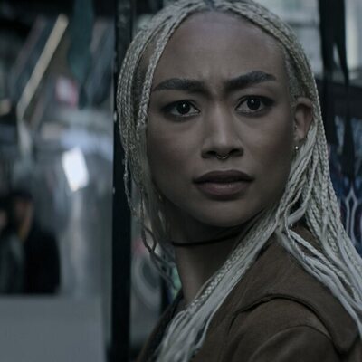 Tati Gabrielle en 4x01 'Joe se toma unas vacaciones' de 'You'