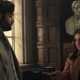 Escena de Penn Badgley en el 4x01 de 'You'