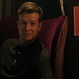 Ed Speleers en 4x01 titulado 'Joe se toma unas vacaciones' de 'You'