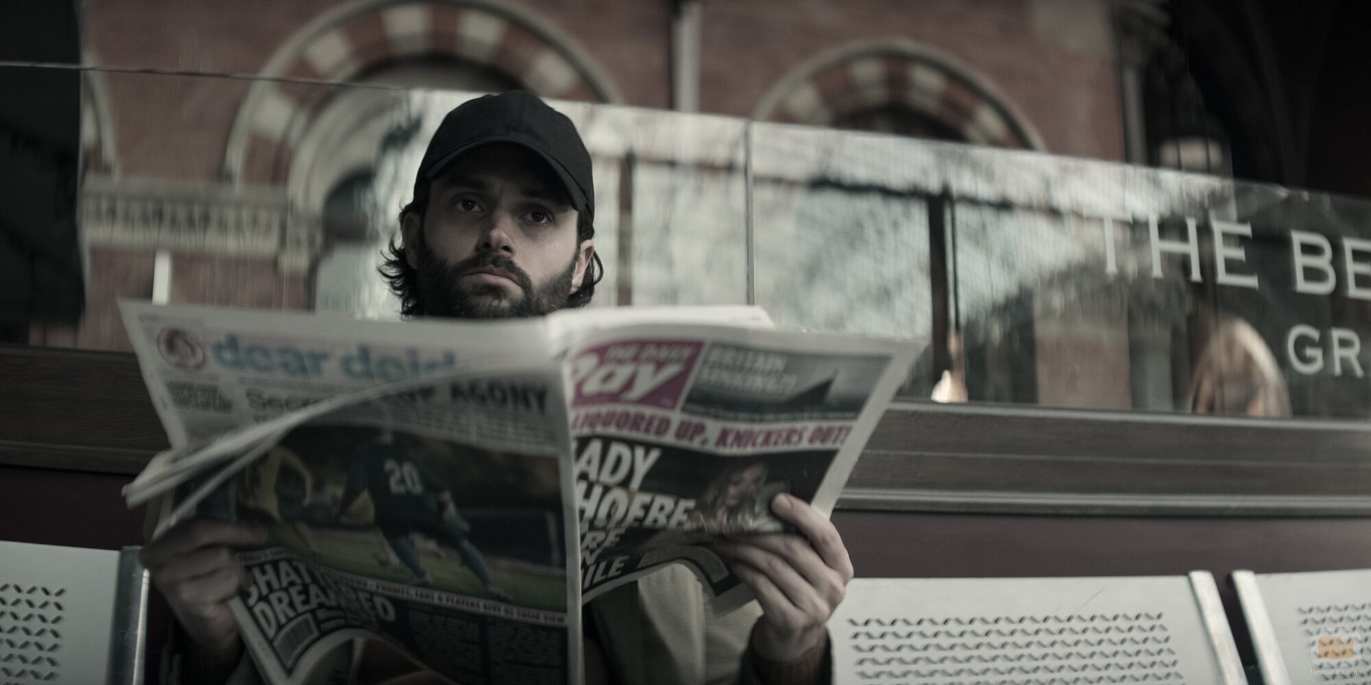 Imagen de Penn Badgley en el 4x01 de 'You'